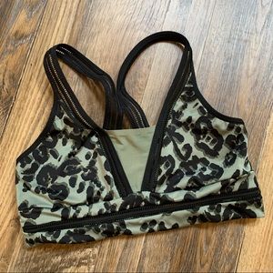 💚🖤Green leopard sports bra🖤💚